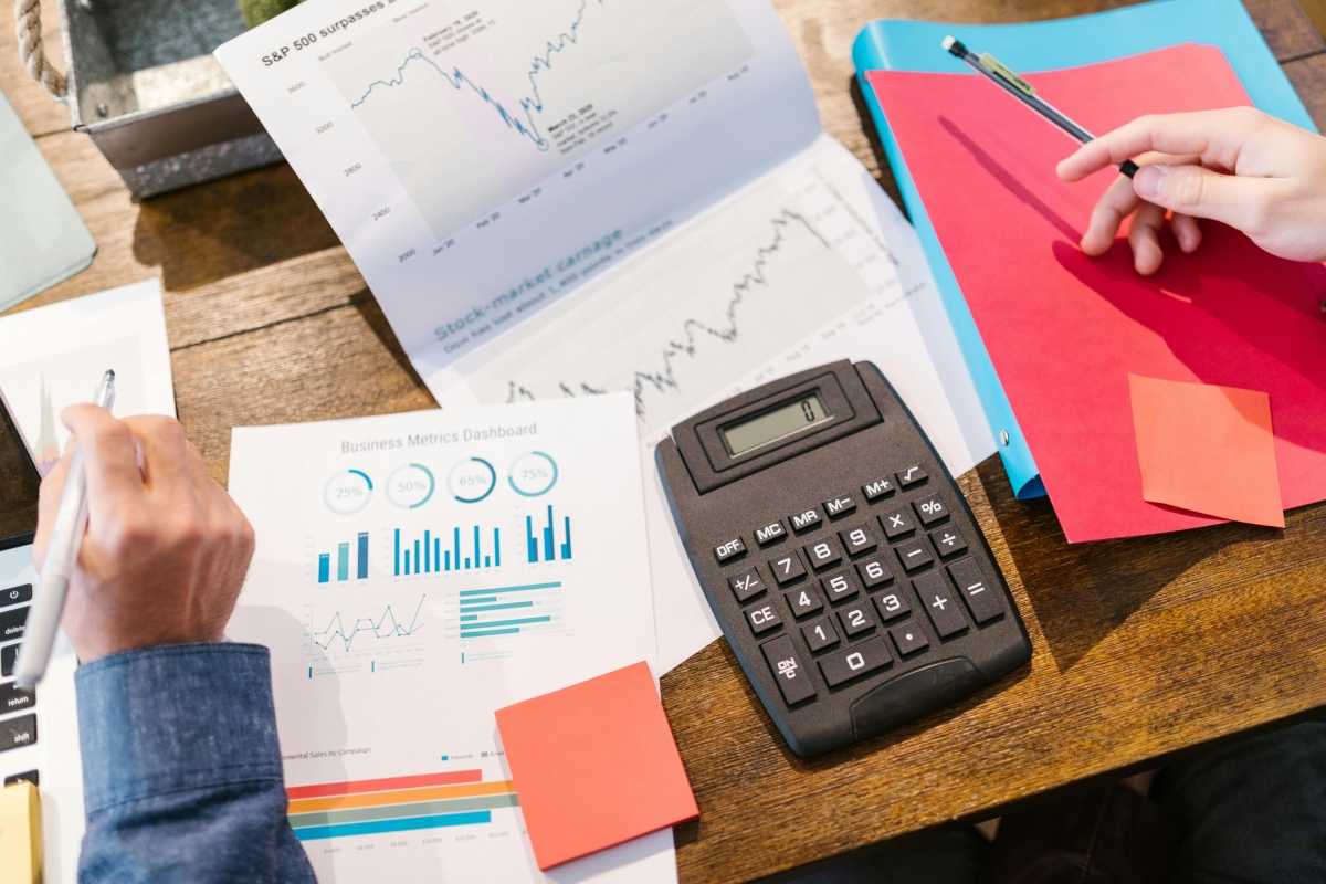 Financial reports and calculator used to evaluate returns from money market funds.