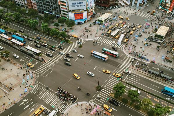 An aerial photo of the cars in a road intersection