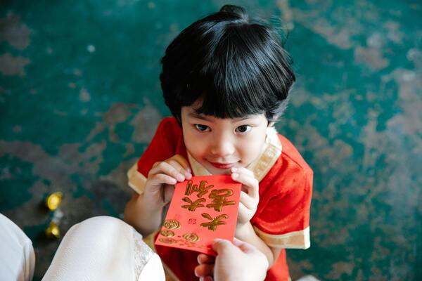 A photo of a child holding ang bao