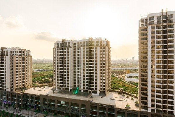 A photo of condominium buildings