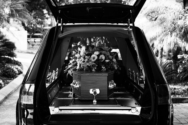 Photo of a casket placed in the trunk of the car