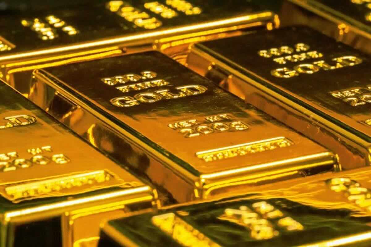 Close-up of gold bullion representing the assets held by gold ETFs.