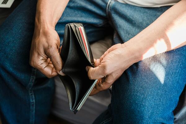 Man showing his empty wallet